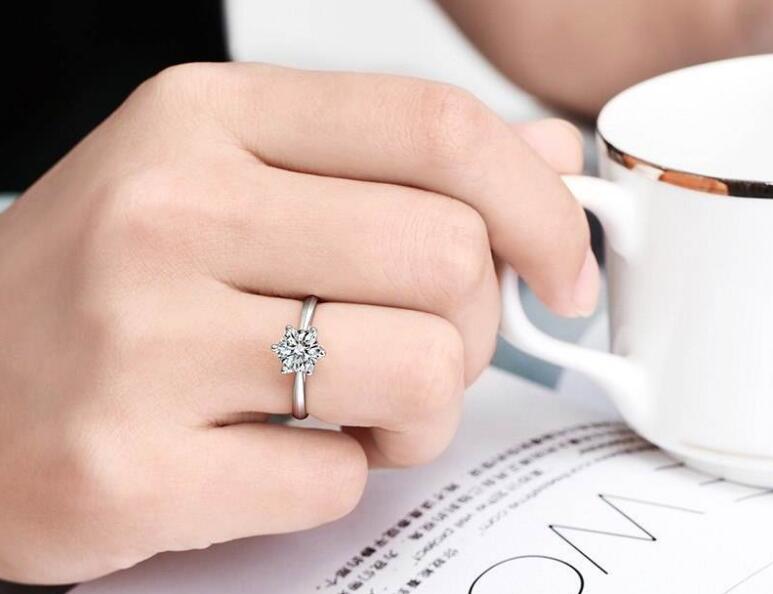 女生结婚戒指戴哪个手指结婚戒指戴法