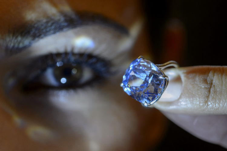 我们该如何购买蓝钻石以及蓝钻石的价格怎么样？