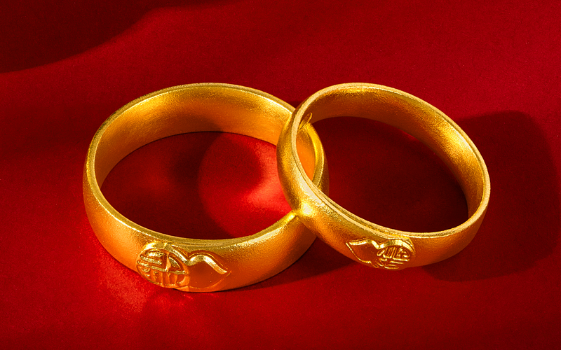 求婚戒指选黄金还是钻戒,求婚戒指选黄金好还是钻戒好? 求婚戒指选黄金还是钻戒,求婚戒指选黄金好还是钻戒好?
