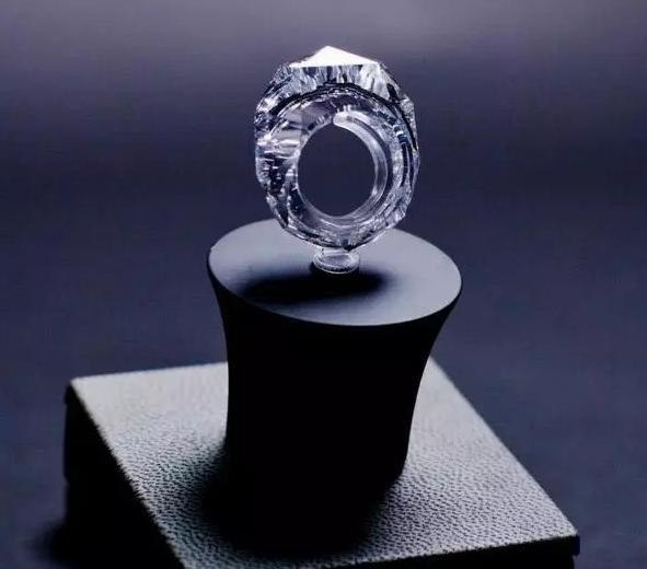 世界第一枚全钻戒指
