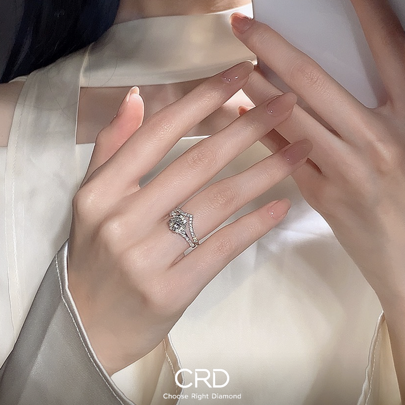 CRD钻戒|CRD奢华极光钻戒，指尖星河，以爱为名镌刻永恒浪漫