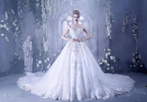 梦境迷离，解读梦见死去的人送婚的深层预兆