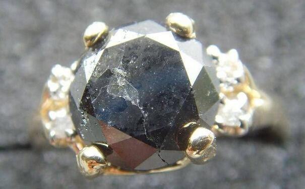 购黑钻石第一步要了解黑钻石的价格是多少