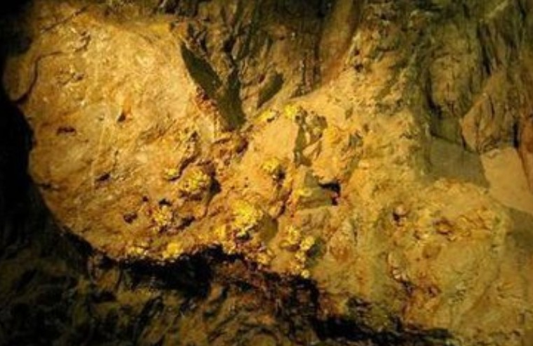 氧化金矿地表露头图片图片