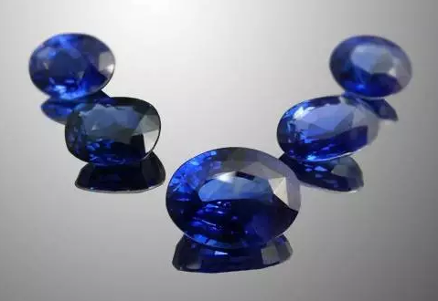 蓝宝石颜色