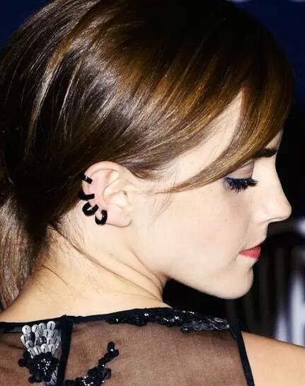 Emma的耳环时尚搭配