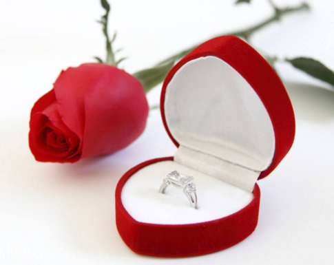 求婚钻石戒指