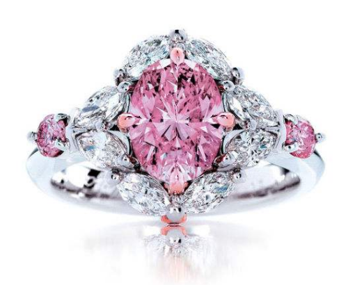 粉色钻石戒指