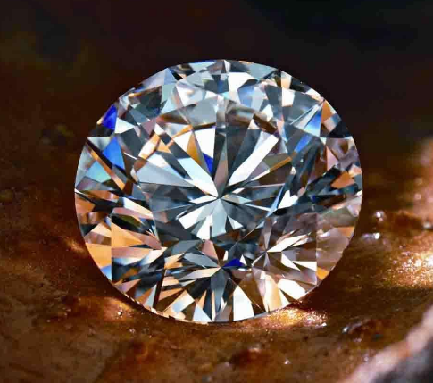 所有钻石都带有荧光吗