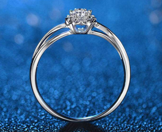 银世之家定制钻石戒指的价格主要看什么
