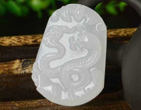 哪些属相不适合戴生肖玉 哪些属相不适合戴生肖玉