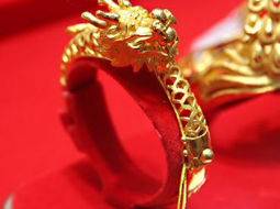 黄金首饰佩戴要注意什么 黄金首饰佩戴要注意什么