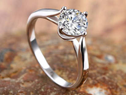 钻石戒指是否镶嵌牢固