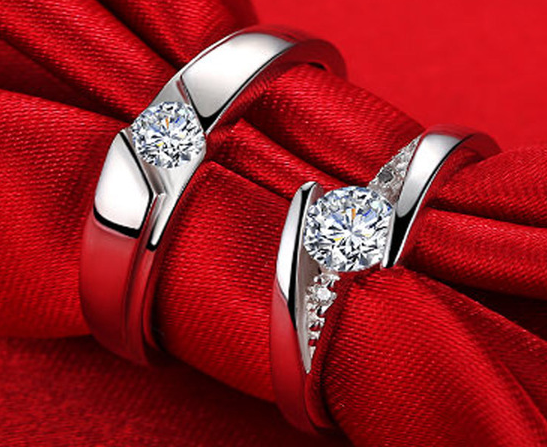 求婚戒指订婚戒指和结婚戒指的区别是什么