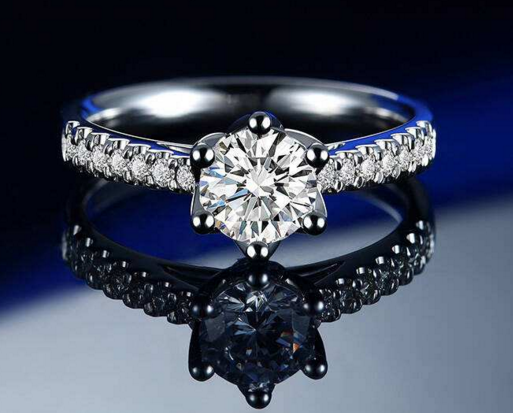订婚戒指买好的还是结婚戒指买好的