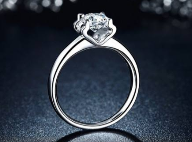 求婚用买好的结婚戒指可以吗 求婚用买好的结婚戒指可以吗