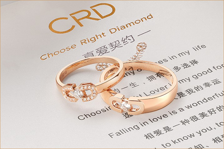 <a href="https://www.crd.cn/diamond/" target="_blank" style="color:#927658;text-decoration:underline;">钻石</a><a href="http://www.crd.cn/xq-jiezhi/" target="_blank" style="color:#927658;text-decoration:underline;">戒指</a>