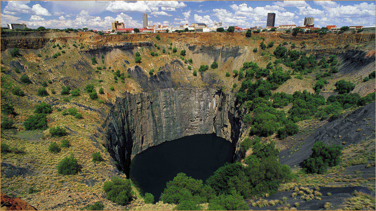 世界上最大的钻石矿坑
