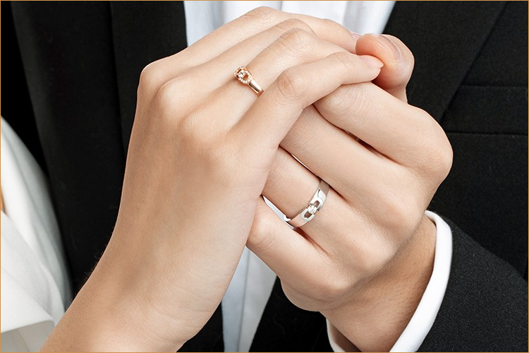 男生那个手指带戒指是结婚(男的哪个手指戴戒指表示结婚)