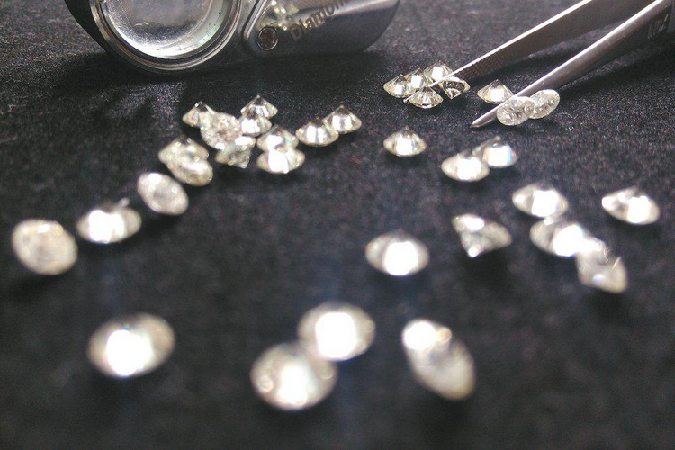 钻石荧光是什么
