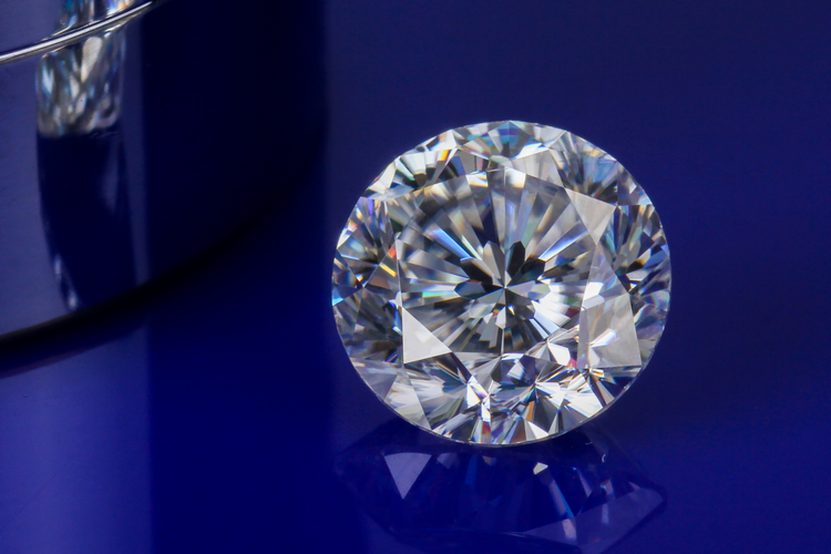 哪种人造钻石的硬度超过天然钻石