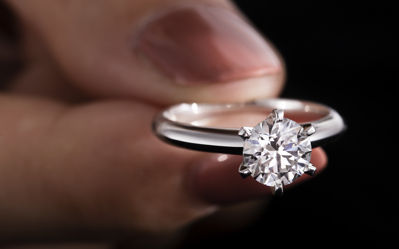 钻石婚戒需要多少钱