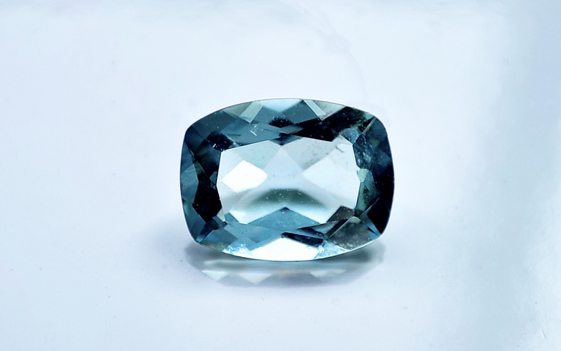 海蓝宝石是水晶还是宝石