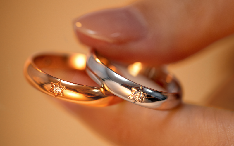 求婚钻戒和结婚戒指有什么不同，求婚钻戒和结婚戒指是一回事吗？