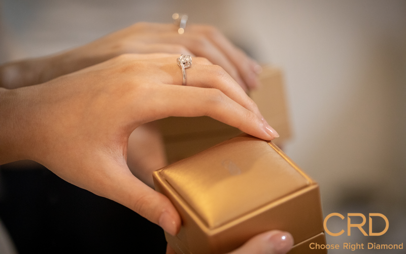 结婚戒指跟订婚戒指一样吗