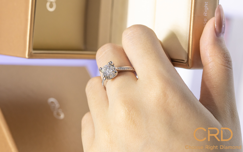 婚戒和求婚戒指可以同时戴吗
