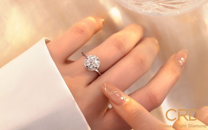 订婚为什么要买钻石戒指给女方
