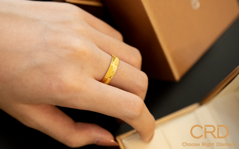 求婚买钻戒还是黄金戒指