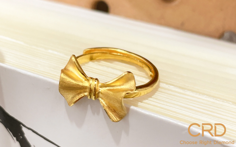 三金黄金戒指是订婚戒指吗