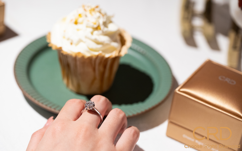 订婚戒指是钻戒还是金戒指