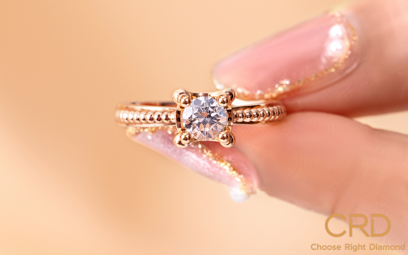 求婚戒指和结婚戒指的佩戴位置
