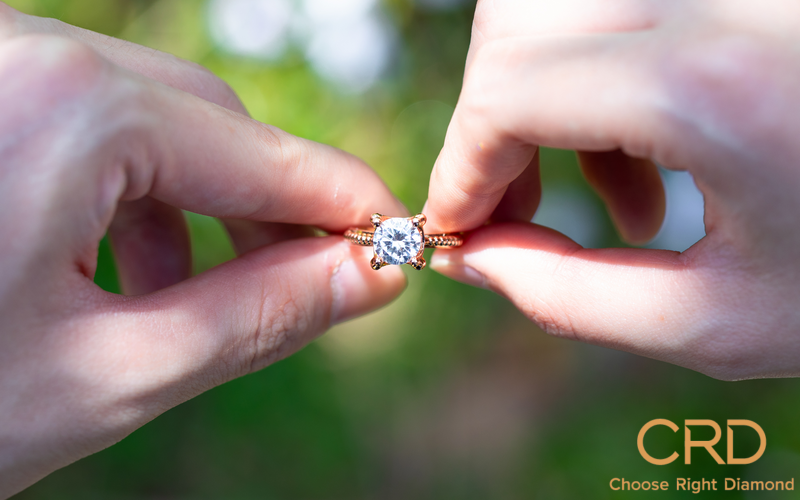 订婚戒指跟结婚戒指可以一起戴吗