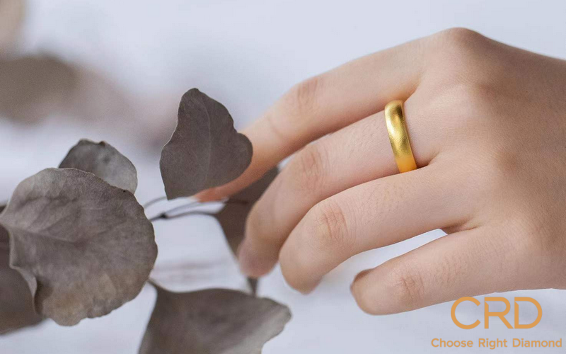 订婚送戒指是属于五金的吗