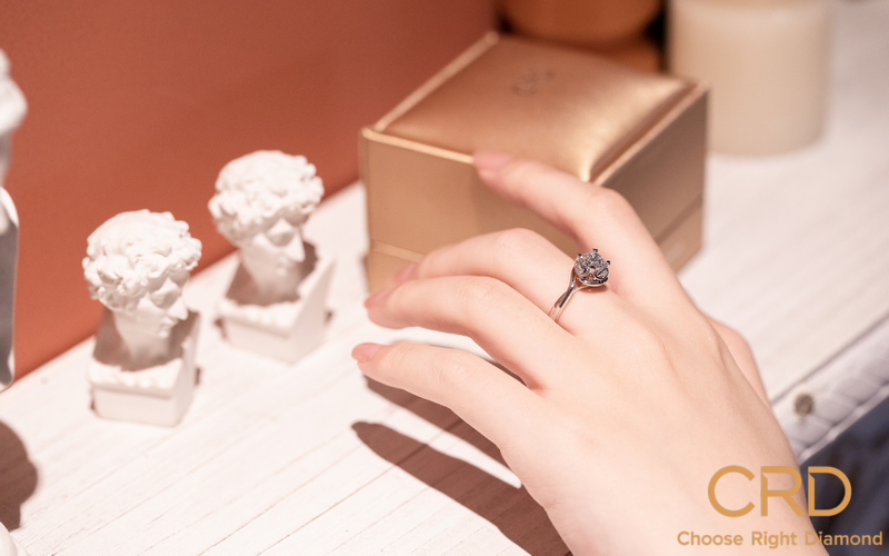求婚戒指应该戴在女孩哪个手指头上