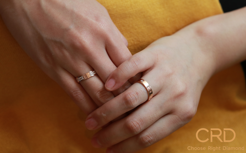 订婚戒指和结婚戒指戴法一样吗