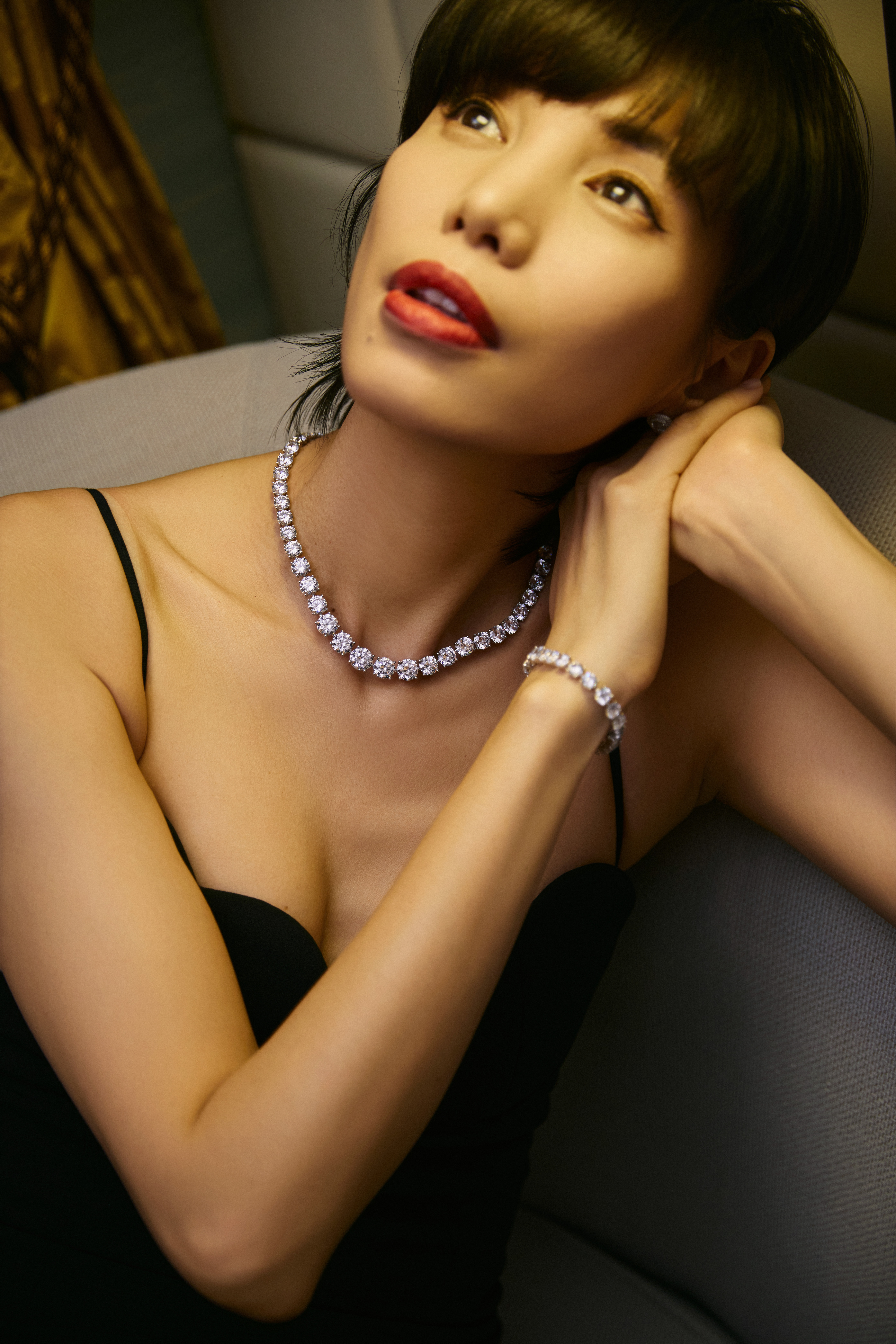 CRD克徕帝发光合伙人Linda李静佩戴CRD高级珠宝衬显洒脱之美