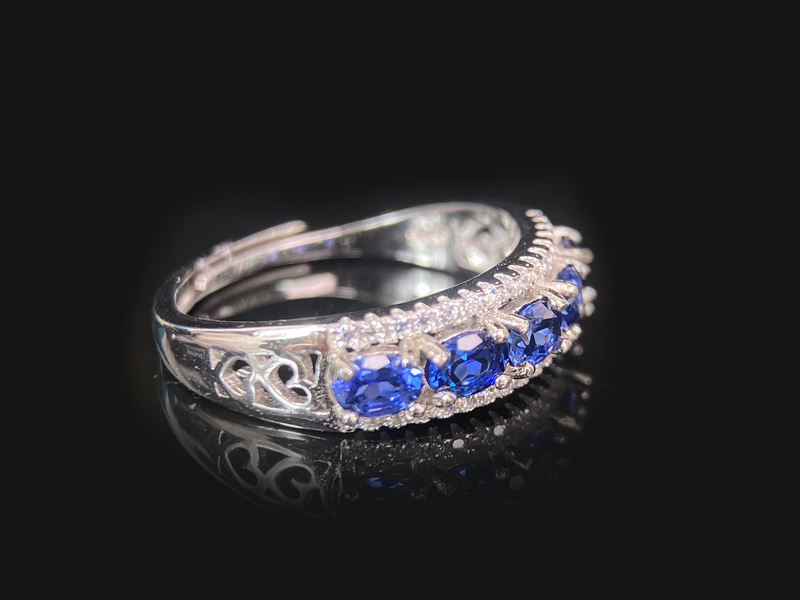 蓝宝石戒指戴哪个手指