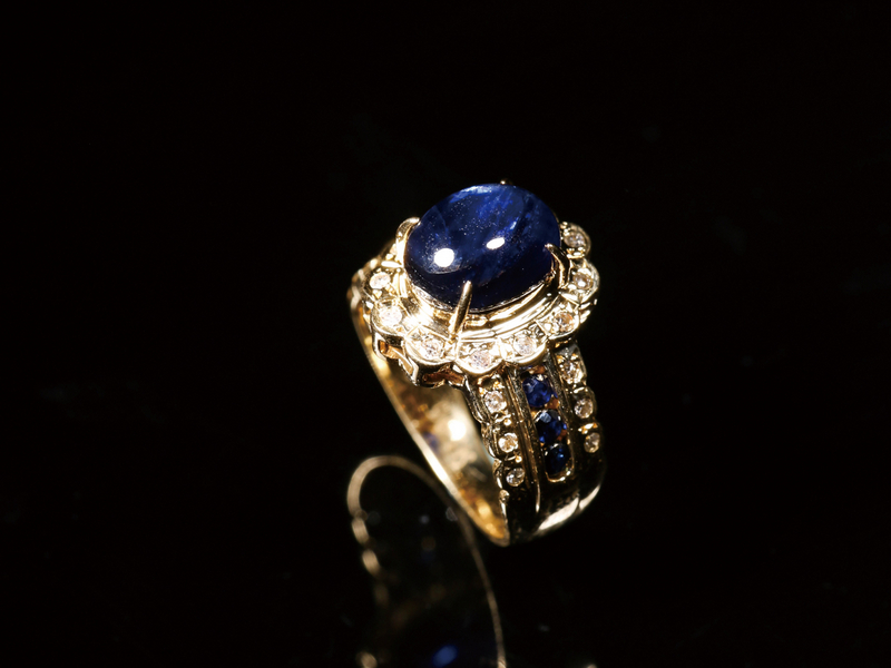 深邃蓝宝石戒指怎样选择