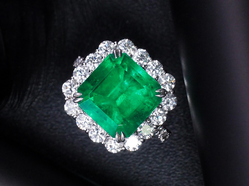 怎样挑选祖母绿钻石戒指