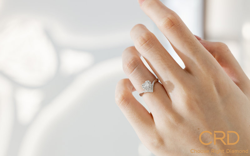 女生订婚戒指怎么戴