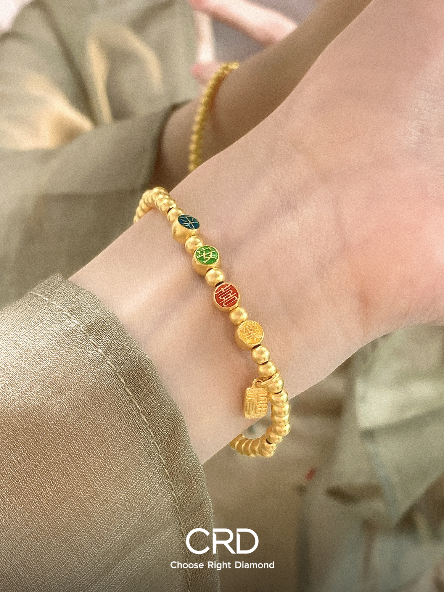 黄金<a href="https://www.crd.cn/qiuhun/shouliandapei/" target="_blank" style="color:#927658;text-decoration:underline;">手链</a>