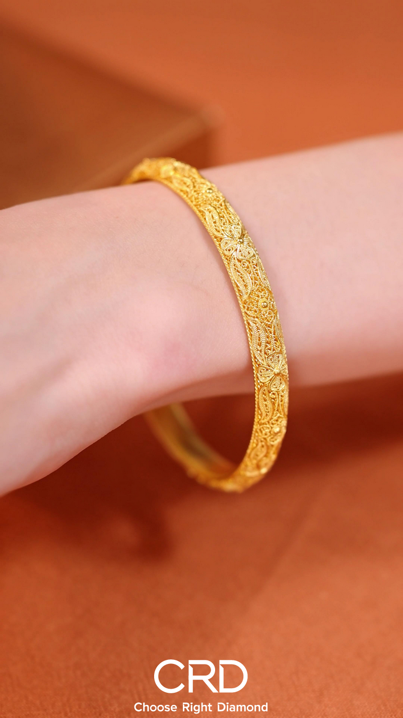 <a href="https://www.crd.cn/huangjin/" target="_blank" style="color:#927658;text-decoration:underline;">黄金</a>手镯 CRD黄金