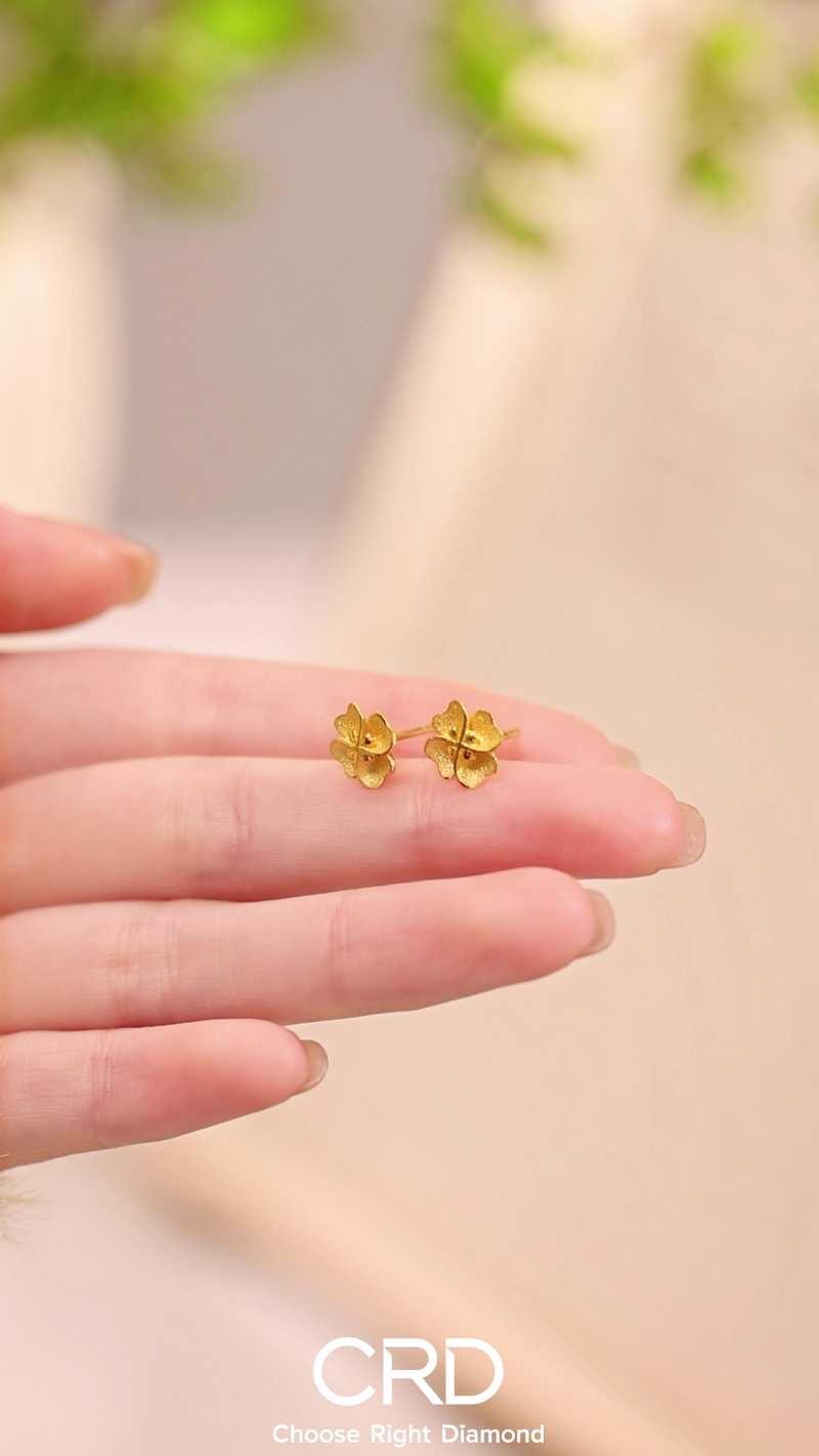 黄金耳钉