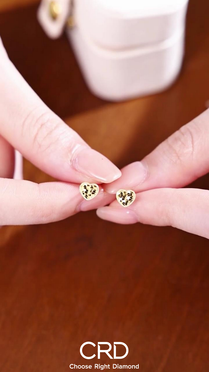 黄金耳钉
