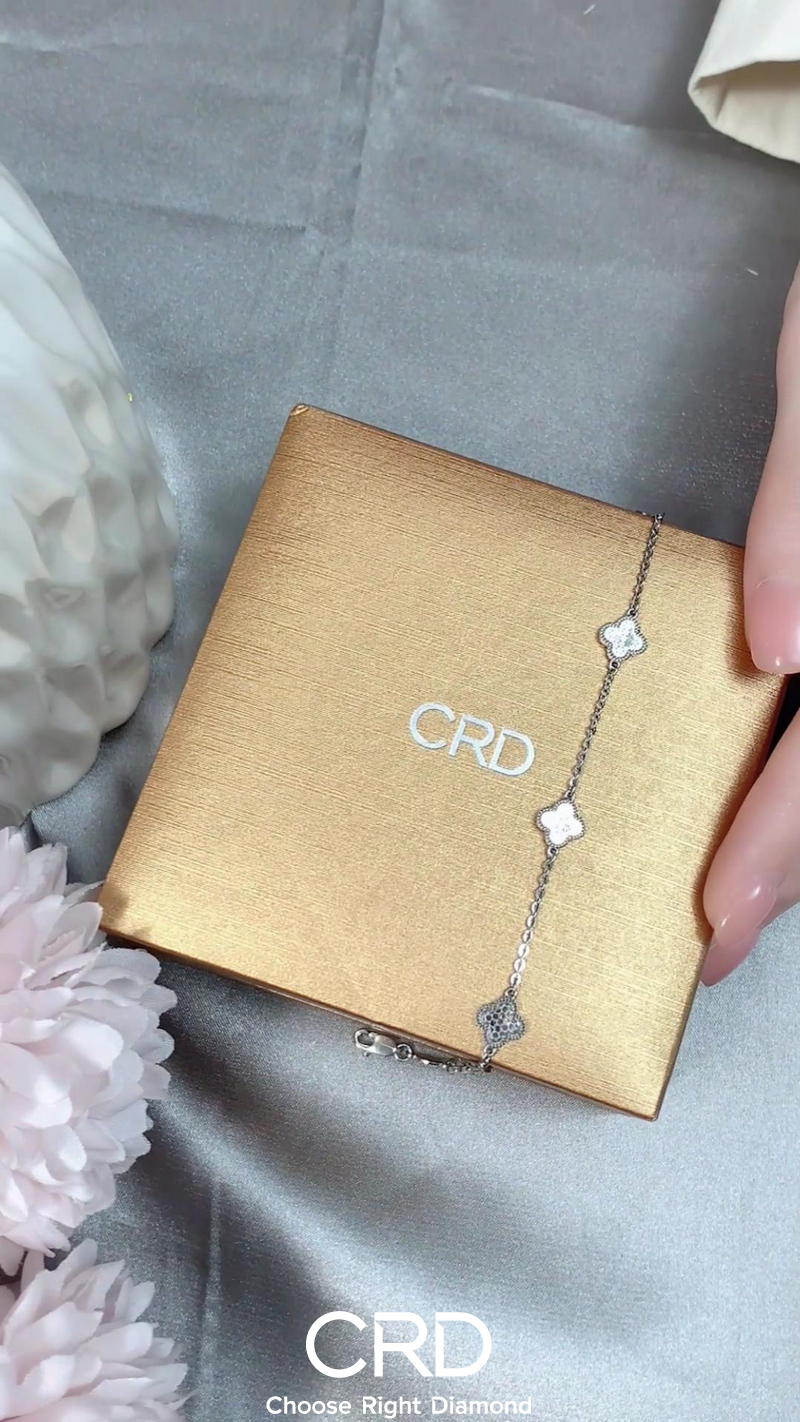 CRD珠宝首饰 CRD<a href="https://www.crd.cn/diamond/" target="_blank" style="color:#927658;text-decoration:underline;">钻石</a>首饰