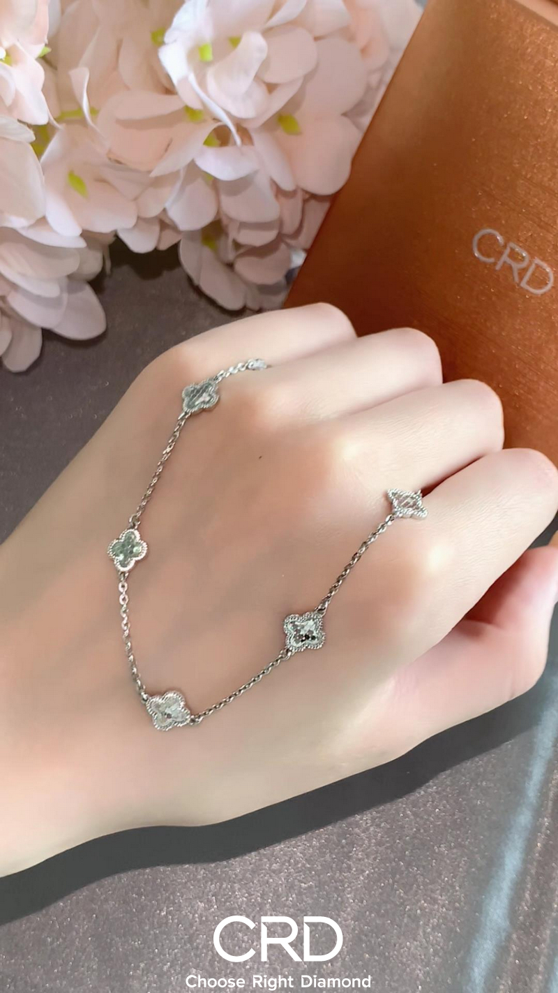 CRD珠宝首饰 CRD<a href="https://www.crd.cn/diamond/" target="_blank" style="color:#927658;text-decoration:underline;">钻石</a>首饰